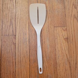 Foley Spatula Turner Cream Vintage Slotted Nylon Plastic Retro Kitchen Decor
